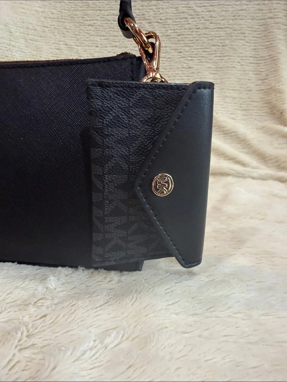 Michael Kors Black Leather Shoulder Bag with Coin Pouch and Gold Hardware - Picture 2 of 5